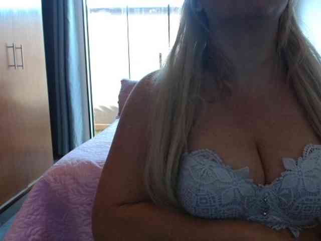 sexymommy77 webcam