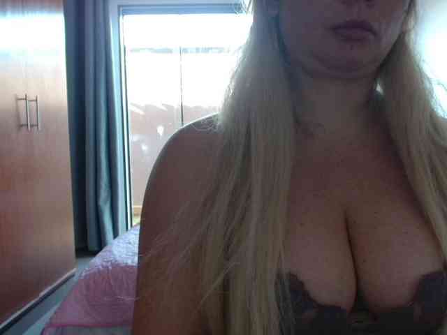 sexymommy77 webcam