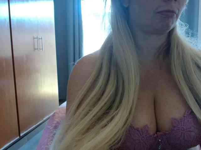 sexymommy77 webcam