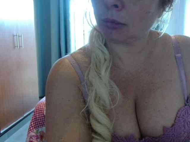 sexymommy77 webcam
