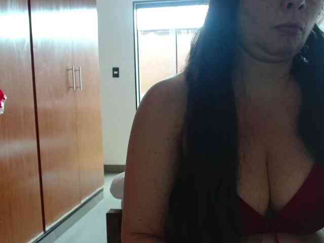 sexymommy77 webcam