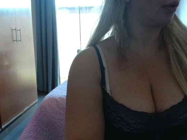 sexymommy77 webcam
