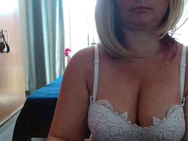 JussaraMilf webcam