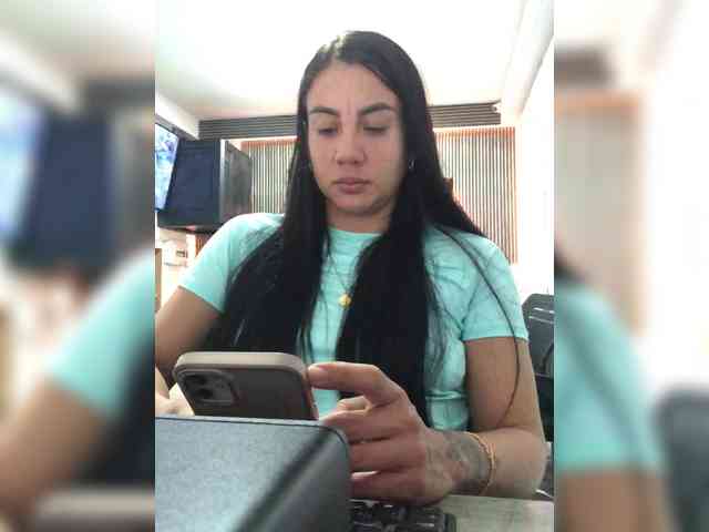 NatyArango webcam