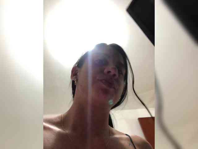 NatyArango webcam