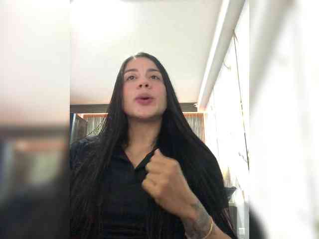 NatyArango webcam