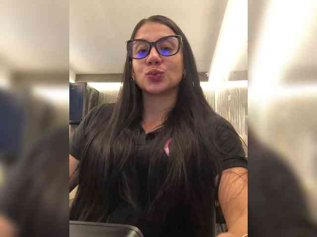 NatyArango webcam