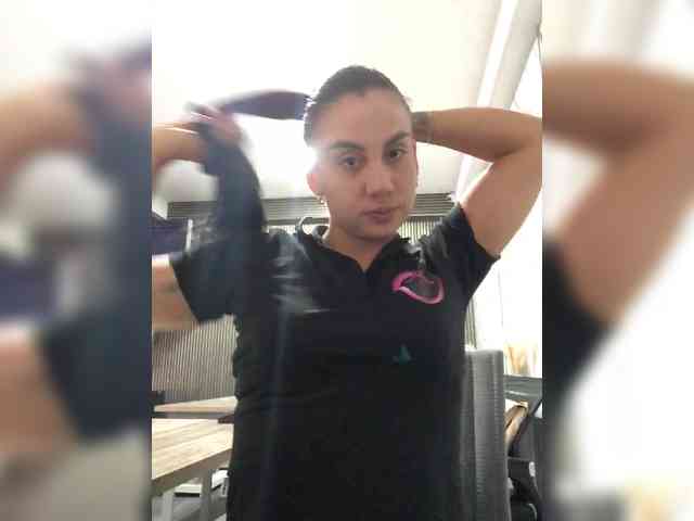 NatyArango webcam