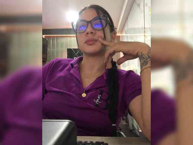 NatyArango webcam