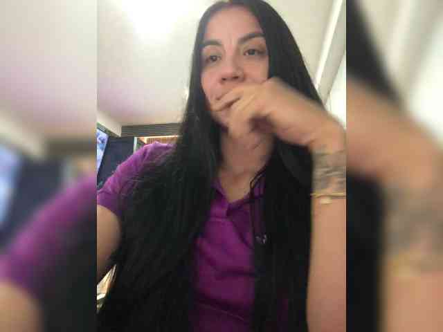 NatyArango webcam
