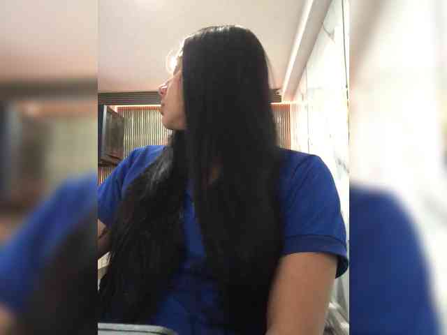NatyArango webcam