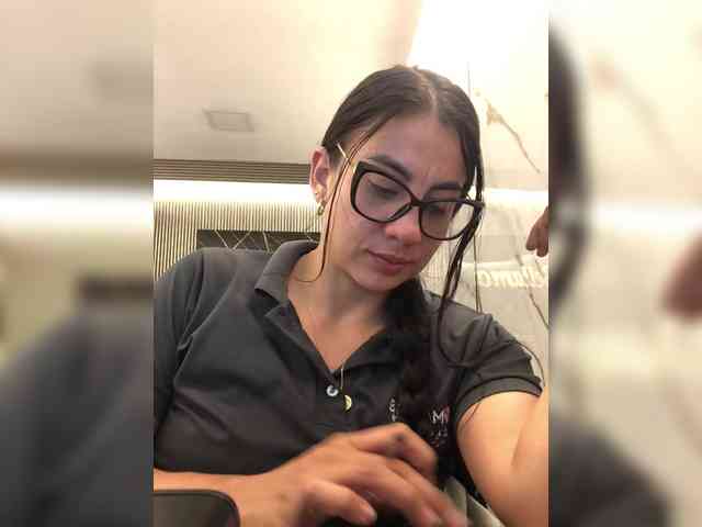 NatyArango webcam