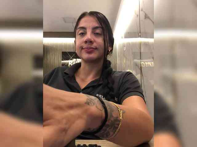 NatyArango webcam