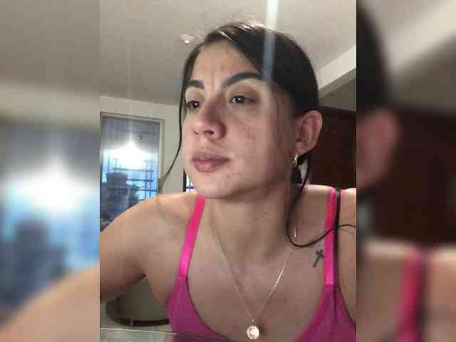 NatyArango webcam