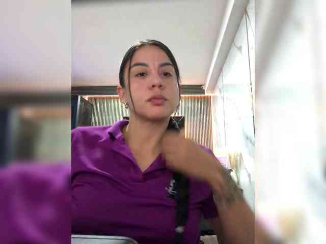 NatyArango webcam