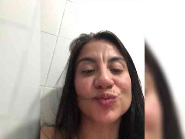 NatyArango webcam