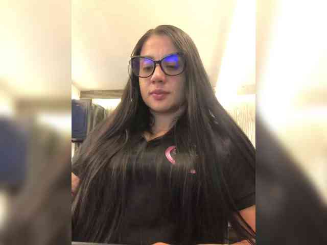 NatyArango webcam