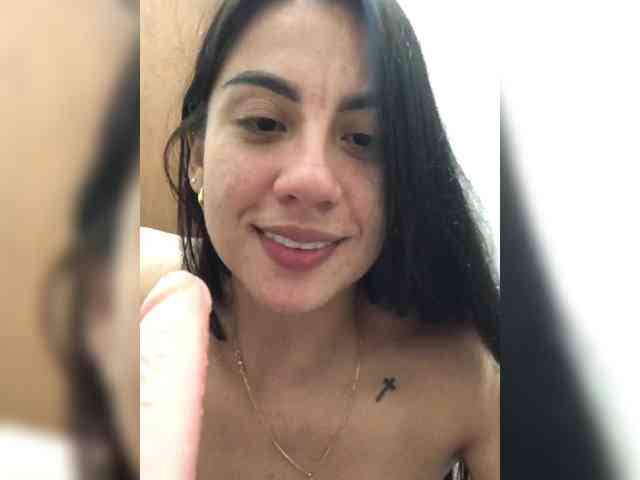 NatyArango webcam