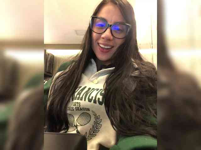 NatyArango webcam