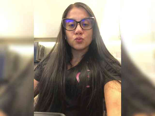 NatyArango webcam