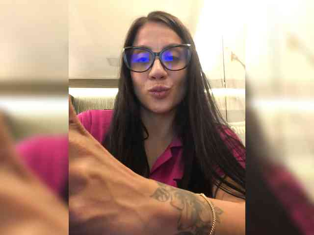 NatyArango webcam