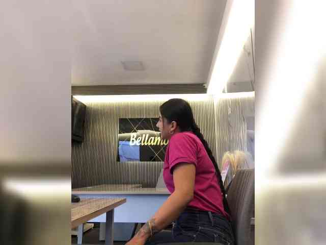 NatyArango webcam