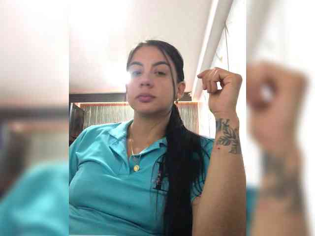 NatyArango webcam