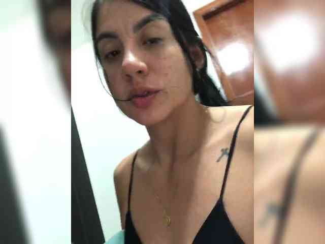 NatyArango webcam