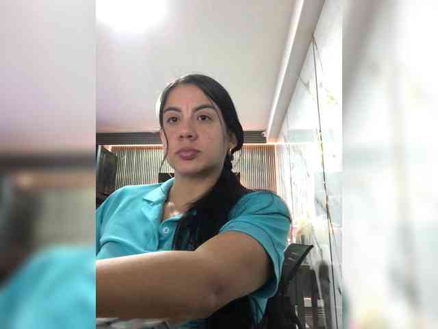 NatyArango webcam