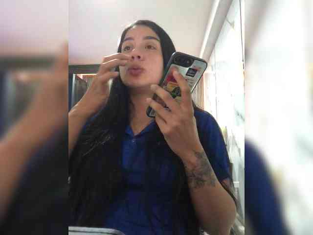 NatyArango webcam
