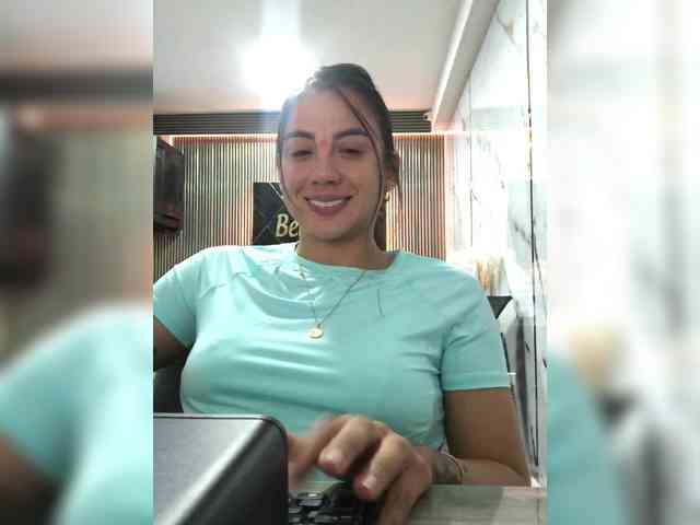 NatyArango webcam