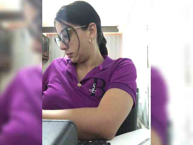NatyArango webcam