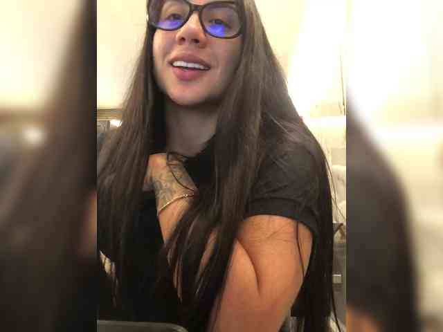 NatyArango webcam