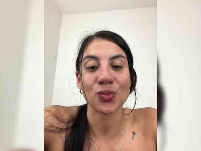 NatyArango webcam
