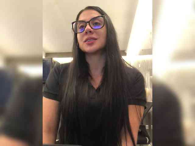 NatyArango webcam