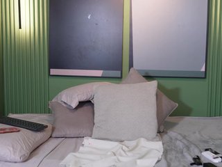 LisaRoux Porn Show