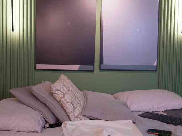 LisaRoux webcam