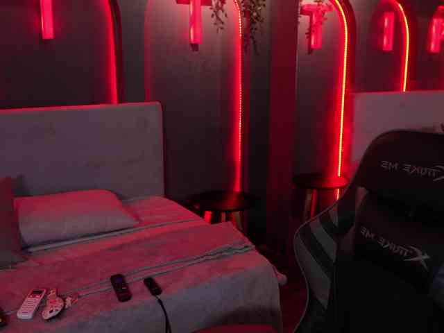 LisaRoux webcam