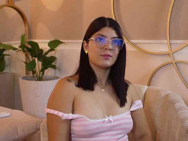 LisaRoux webcam