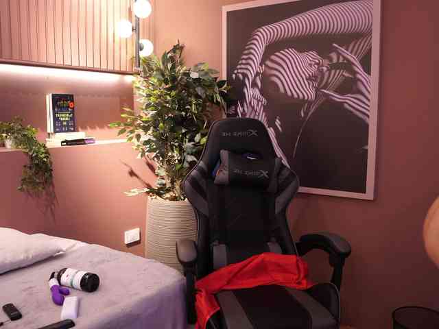 LisaRoux webcam