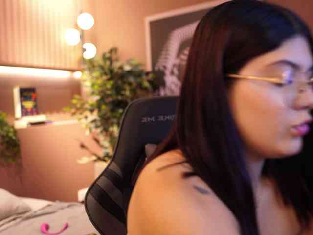 LisaRoux webcam