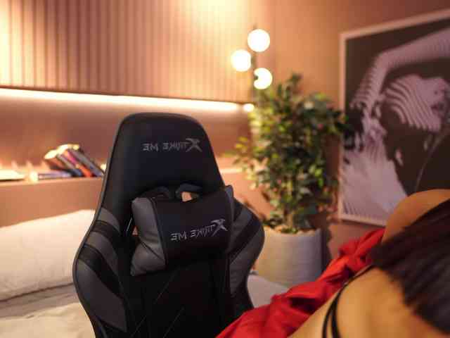 LisaRoux webcam