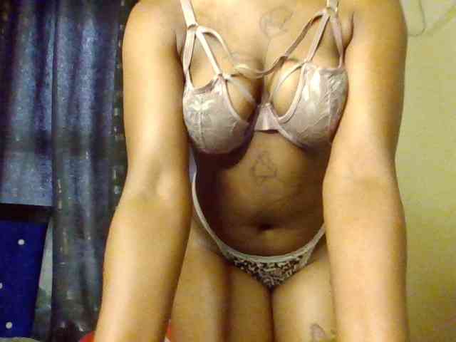 Caramelxoxo webcam