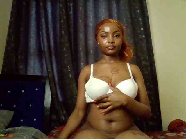 Caramelxoxo webcam