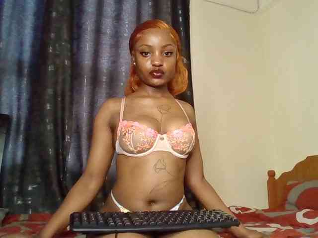 Caramelxoxo webcam