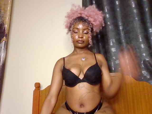 Caramelxoxo webcam