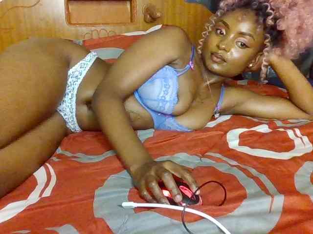 Caramelxoxo webcam