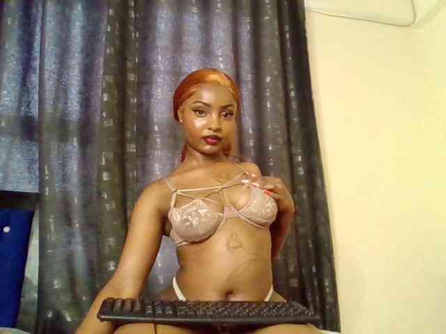 Caramelxoxo webcam