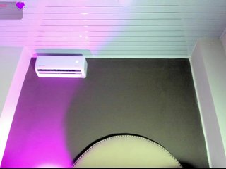 Kendall-19 Porn Show