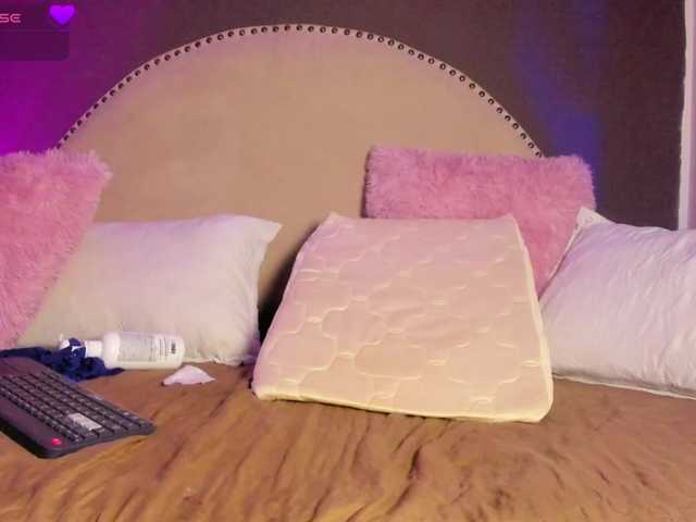 Kendall-19's BongaCams show and profile